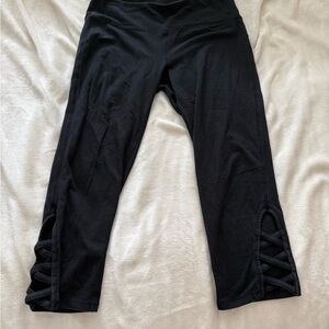 Women’s Medium Black CROPPED Leggings with Crisscross Detail